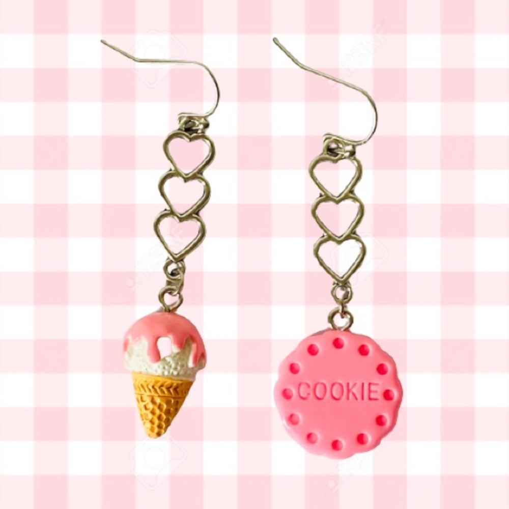 🌸 Strawberry ice cream cookie lover earrings